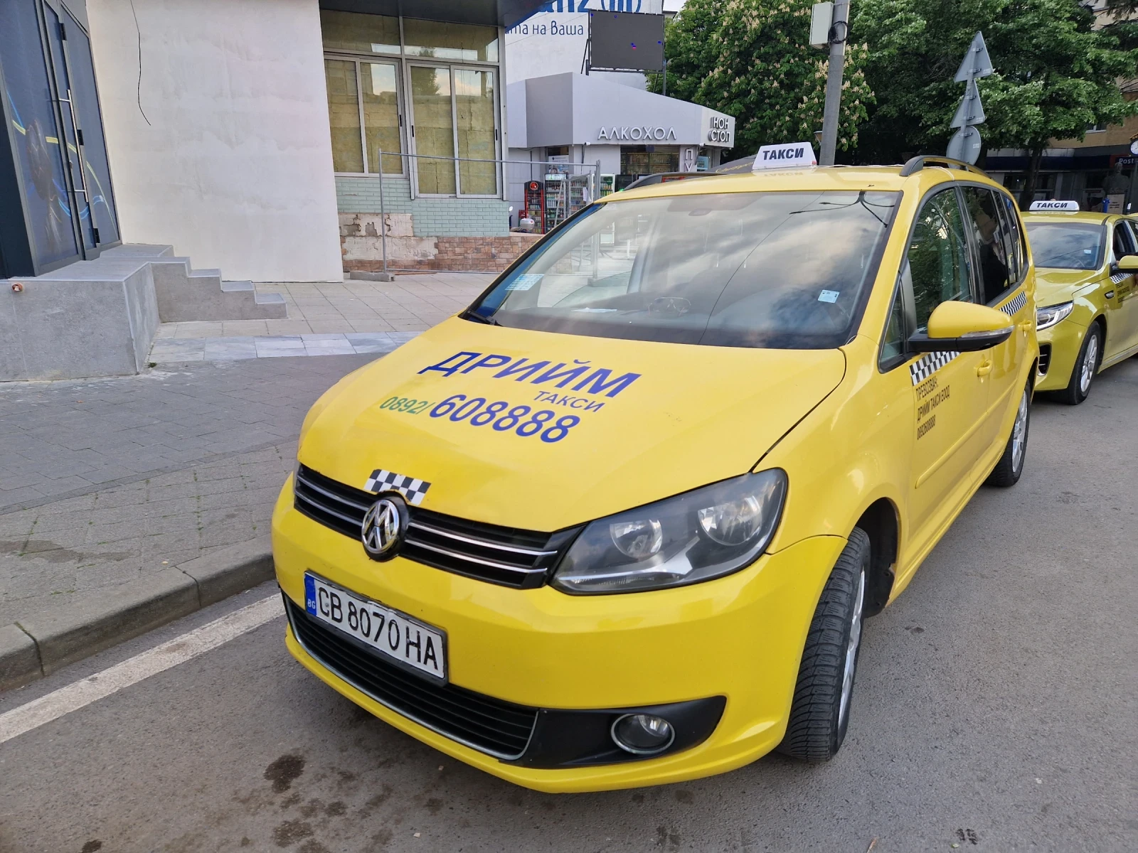 VW Touran, снимка 2 - Автомобили и джипове - 54642516
