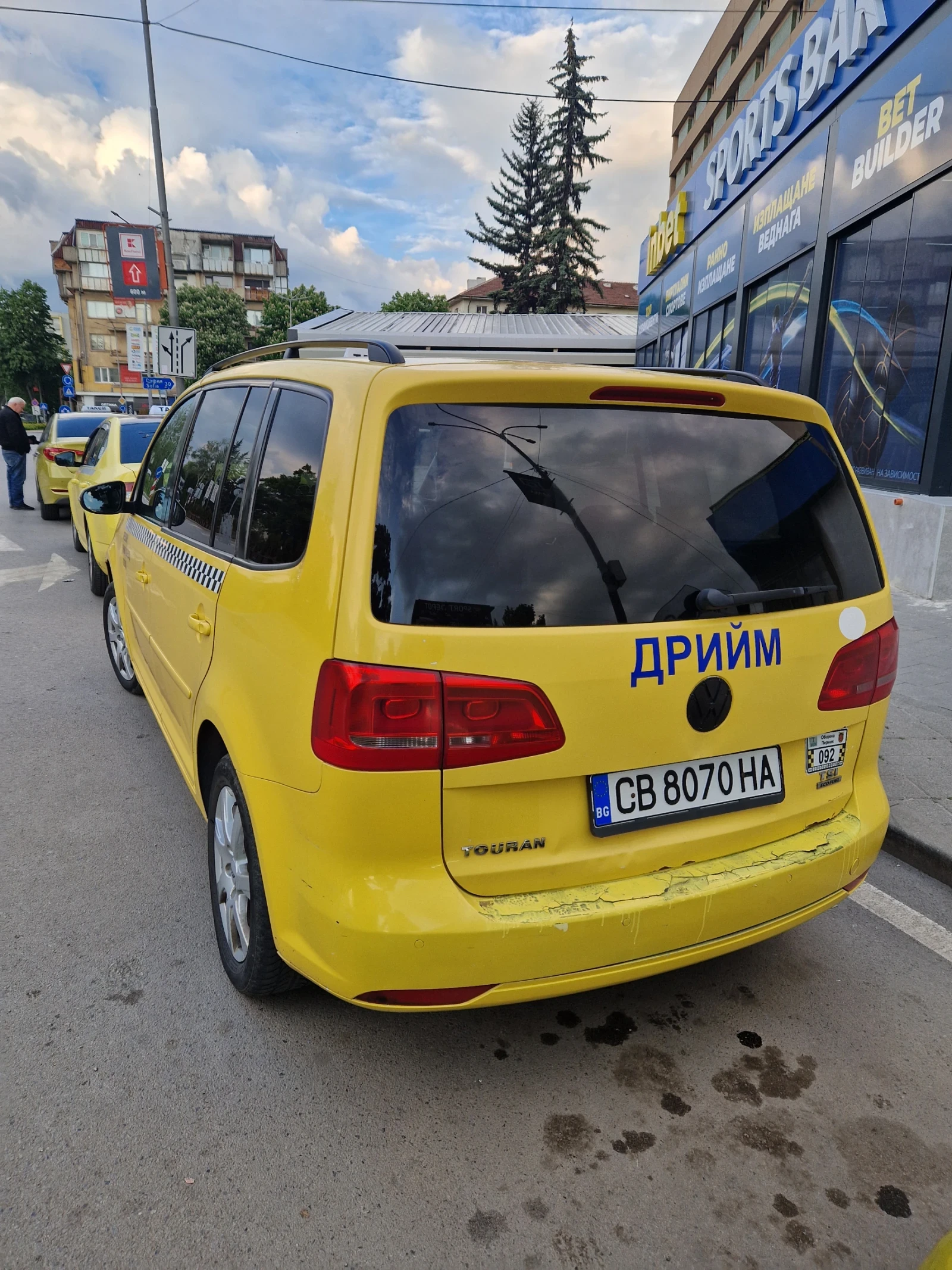 VW Touran, снимка 3 - Автомобили и джипове - 54642516
