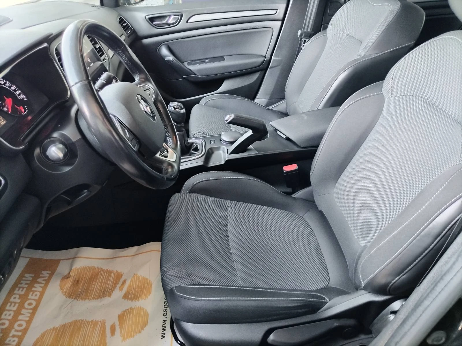 Renault Megane 1.3Tce/ 140к.с./ZEN, снимка 12 - Автомобили и джипове - 54774413