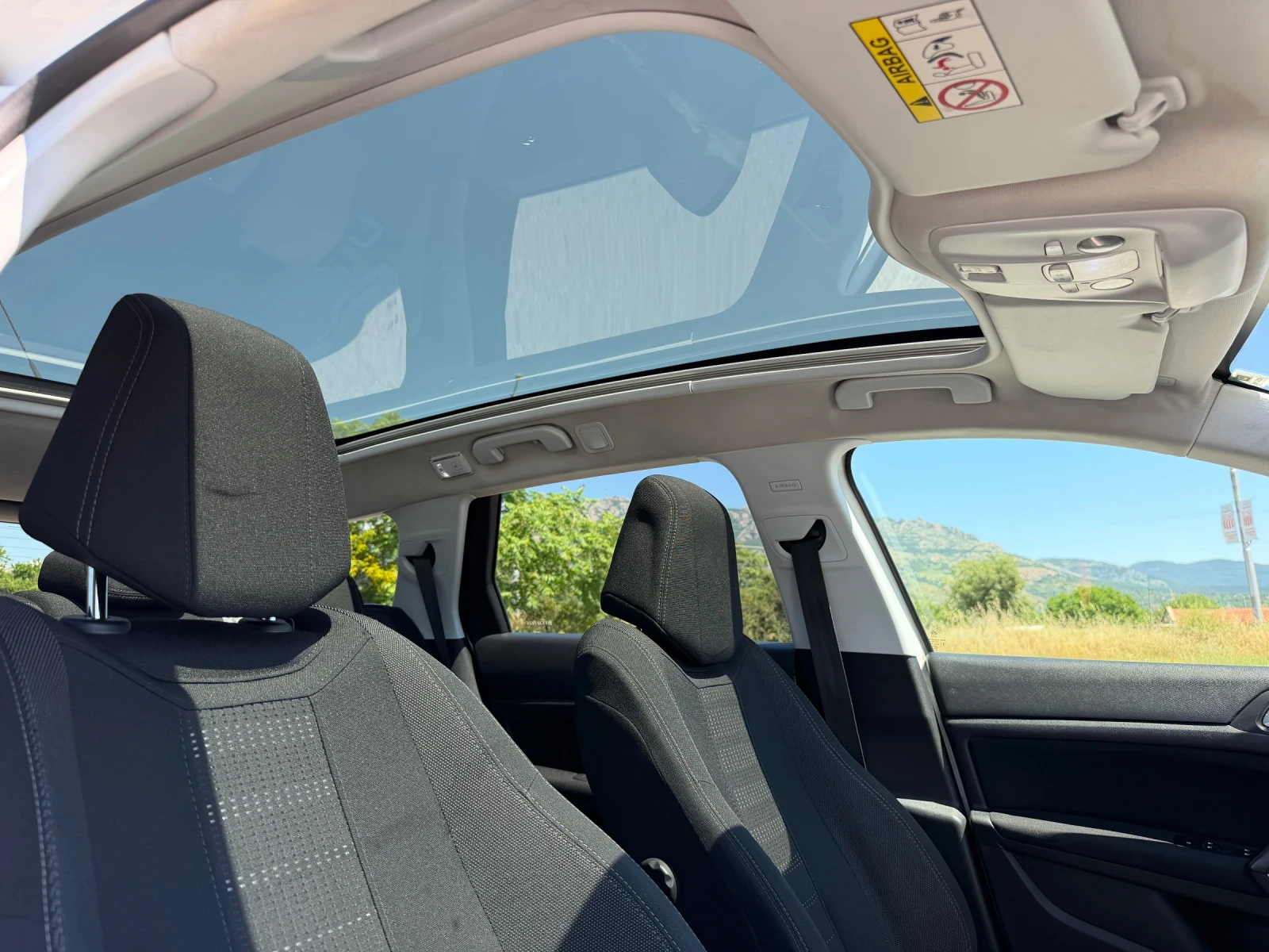 Peugeot 308 * Distronic* Keyless* Panorama, снимка 15 - Автомобили и джипове - 54858586