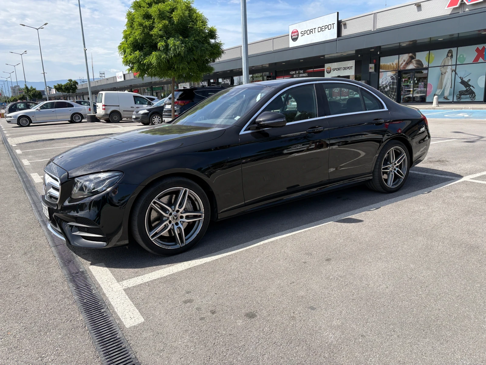 Mercedes-Benz E 350 4MATIC, AMG Line, снимка 2 - Автомобили и джипове - 54944043