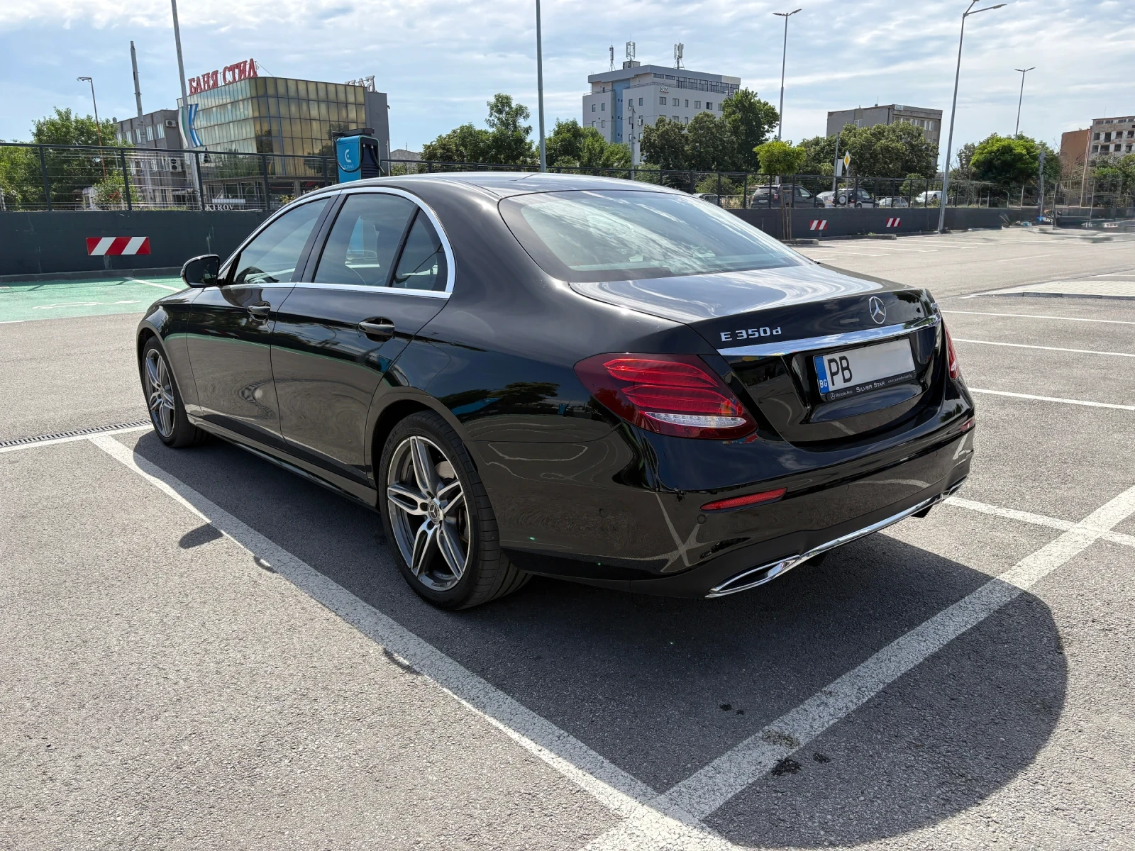 Mercedes-Benz E 350 4MATIC, AMG Line, снимка 4 - Автомобили и джипове - 54944043