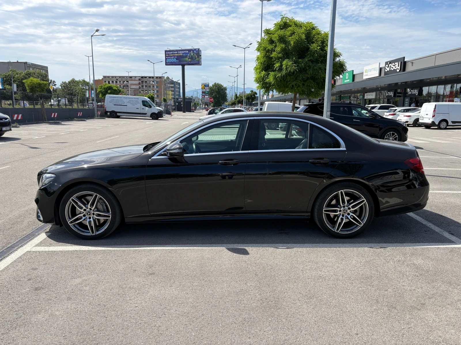 Mercedes-Benz E 350 4MATIC, AMG Line, снимка 3 - Автомобили и джипове - 54944043
