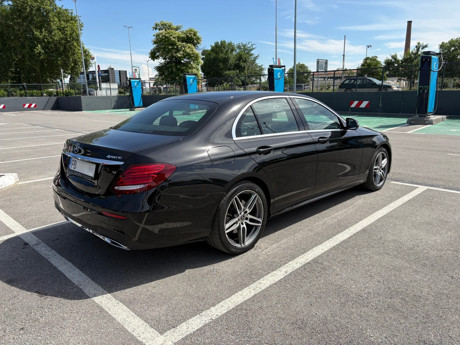 Mercedes-Benz E 350 4MATIC, AMG Line, снимка 6 - Автомобили и джипове - 54944043