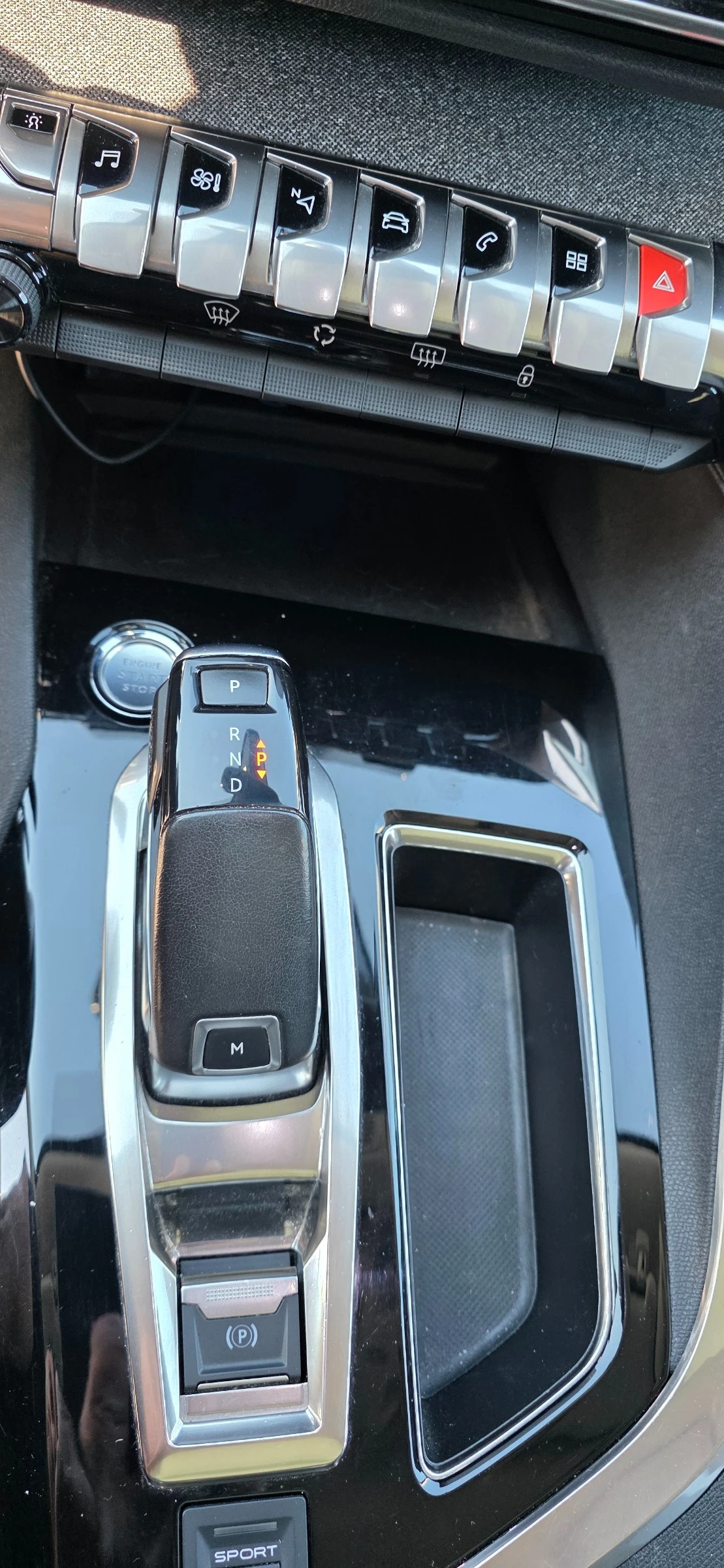 Peugeot 5008 2.0 HDI 177 к.с. ЕАТ8, снимка 16 - Автомобили и джипове - 55742583