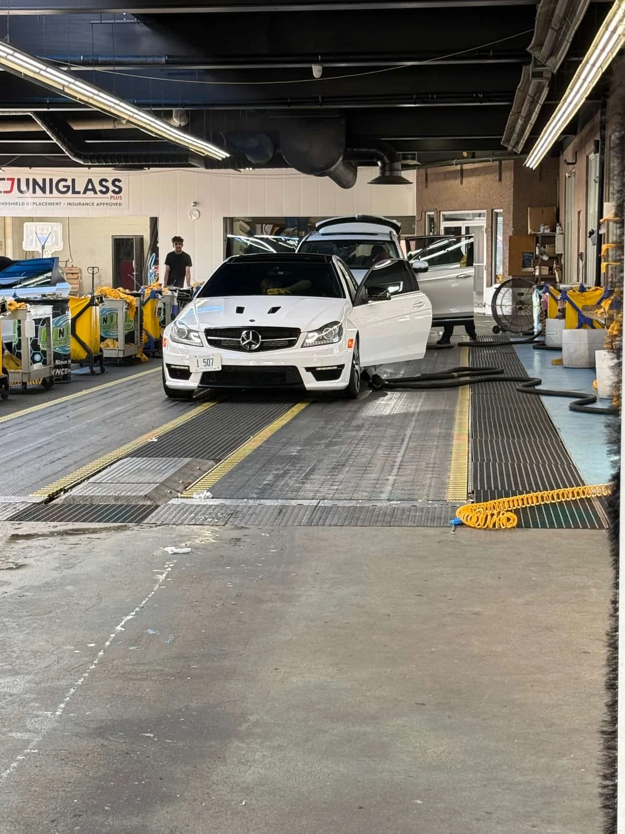 Mercedes-Benz C 63 AMG * АВТОКРЕДИТ БЕЗ ПЪРВОНАЧАЛНА ВНОСКА* , снимка 3 - Автомобили и джипове - 55783491