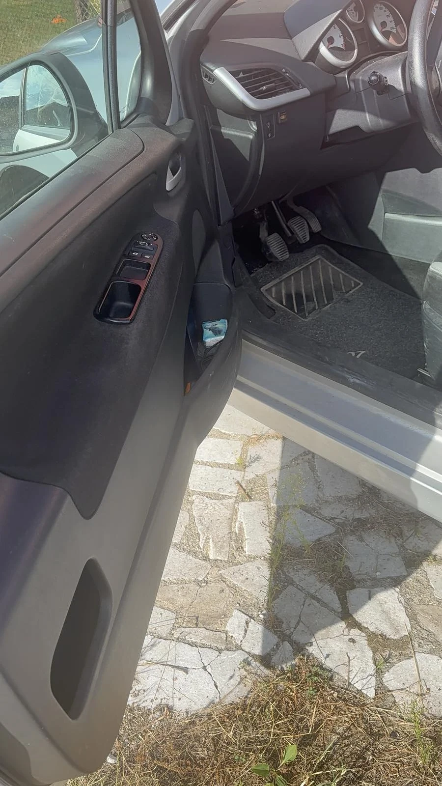 Peugeot 207, снимка 11 - Автомобили и джипове - 55879535