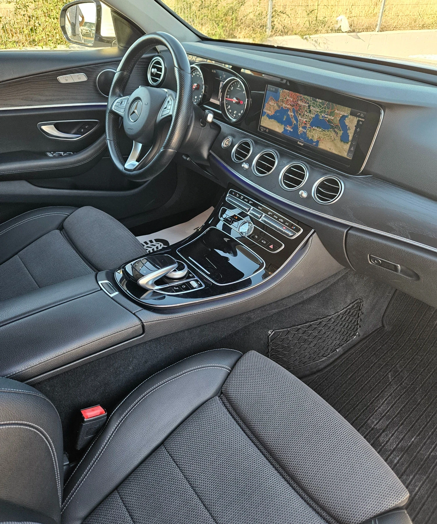 Mercedes-Benz E 220 Капарирана/Продадена , снимка 10 - Автомобили и джипове - 55949911