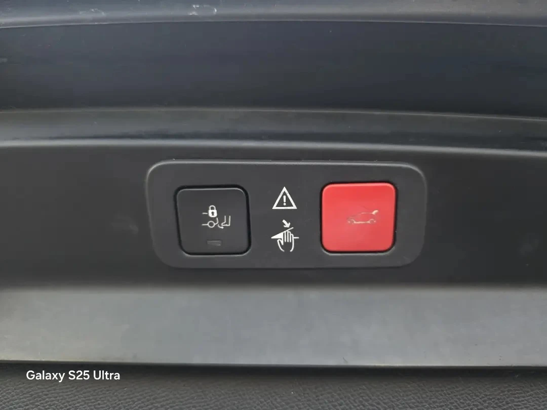 Peugeot 5008 1.6 BlueHDi, снимка 11 - Автомобили и джипове - 56324183