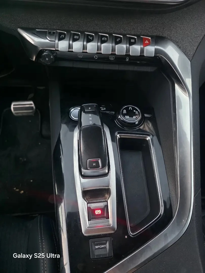 Peugeot 5008 1.6 BlueHDi, снимка 13 - Автомобили и джипове - 56324183