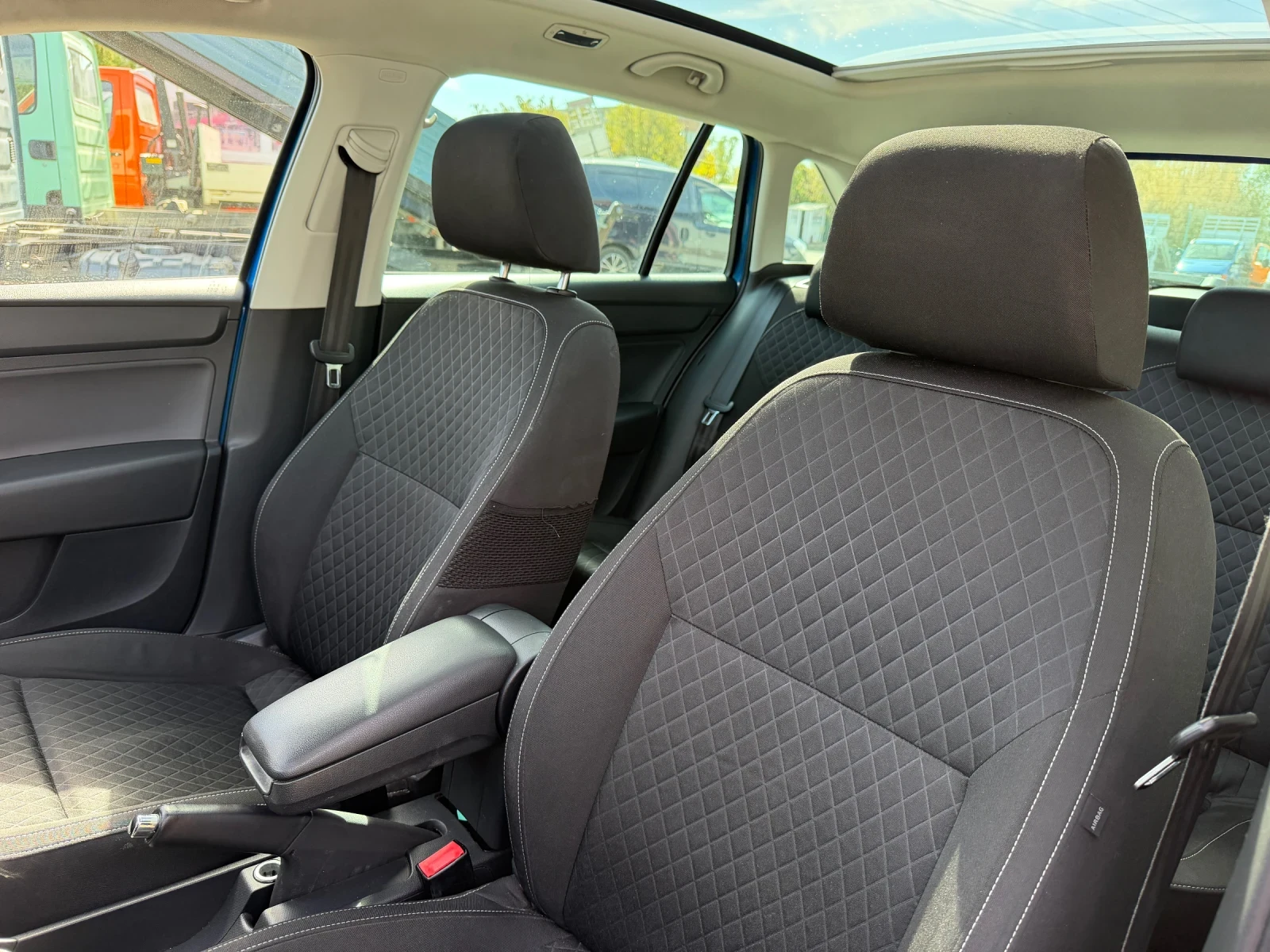 Skoda Rapid 1.4 TDI EDITION* NAVI* Xenon* ParkPilot* Panorama | Mobile.bg � ����������� 10