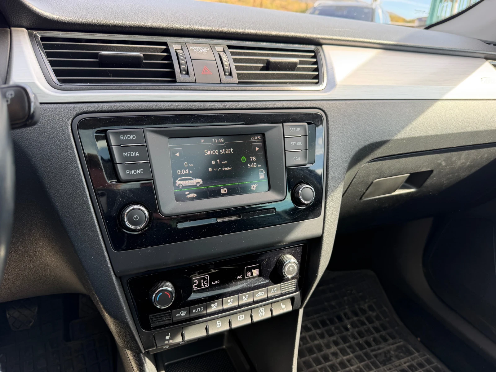Skoda Rapid 1.4 TDI EDITION* NAVI* Xenon* ParkPilot* Panorama | Mobile.bg � ����������� 5
