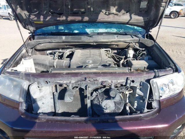 Toyota Sequoia 5.7 * PLATINUM* ОБДУХВАНЕ* ПОДГРЕВ* Камера* BLIND*, снимка 13 - Автомобили и джипове - 52944705