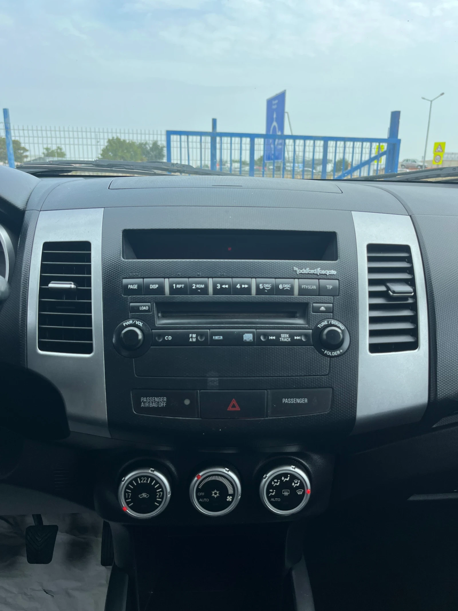 Mitsubishi Outlander 2.0 Di-D 7 места - изображение 10