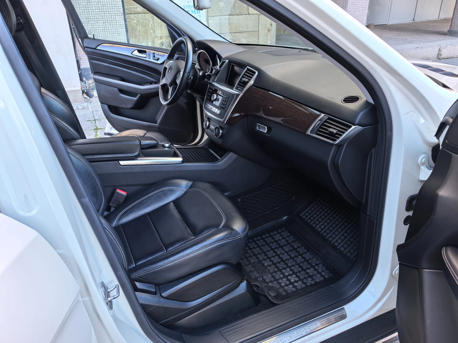 Mercedes-Benz ML 350 4MATIC, снимка 10 - Автомобили и джипове - 53756323