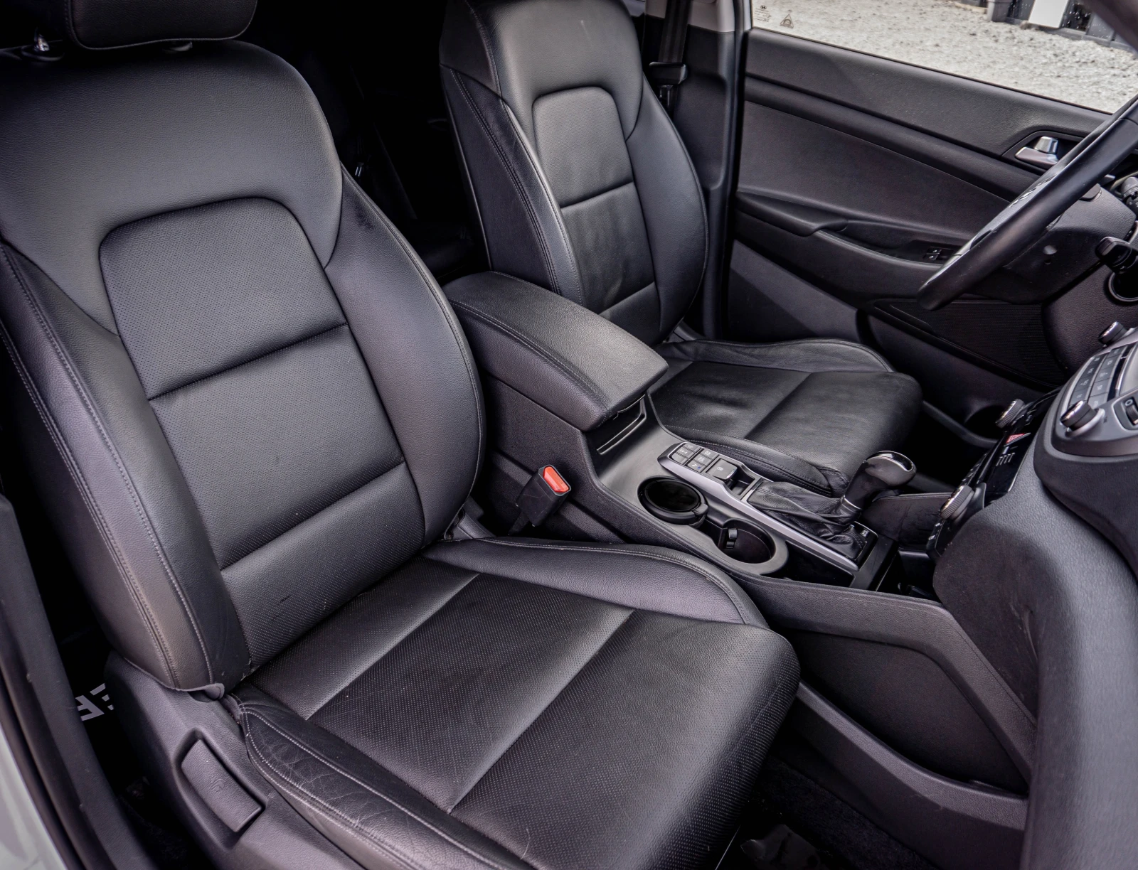 Hyundai Tucson 2.0CRDI-4WD-6М.ГАР.РЕАЛНИ КМ., снимка 12 - Автомобили и джипове - 53783216