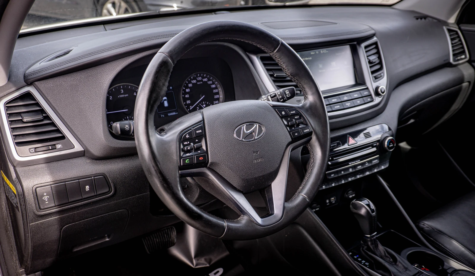 Hyundai Tucson 2.0CRDI-4WD-6М.ГАР.РЕАЛНИ КМ., снимка 7 - Автомобили и джипове - 53783216