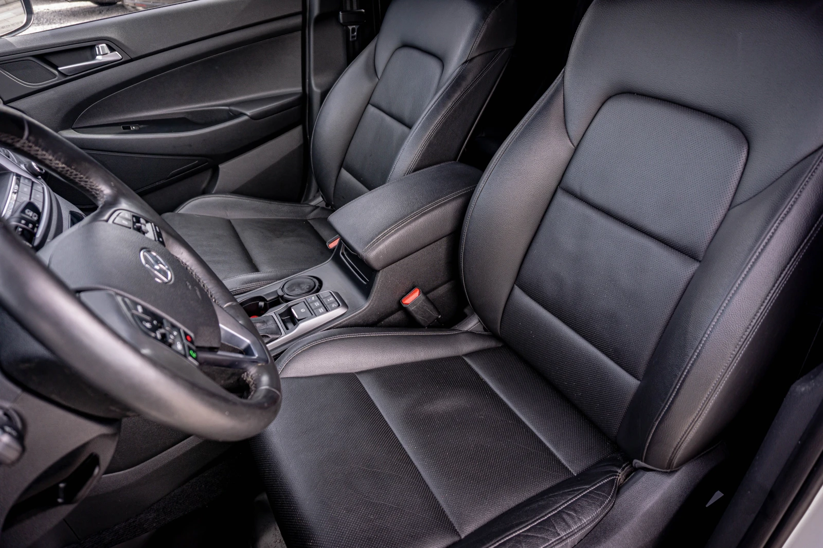 Hyundai Tucson 2.0CRDI-4WD-6М.ГАР.РЕАЛНИ КМ., снимка 11 - Автомобили и джипове - 53783216