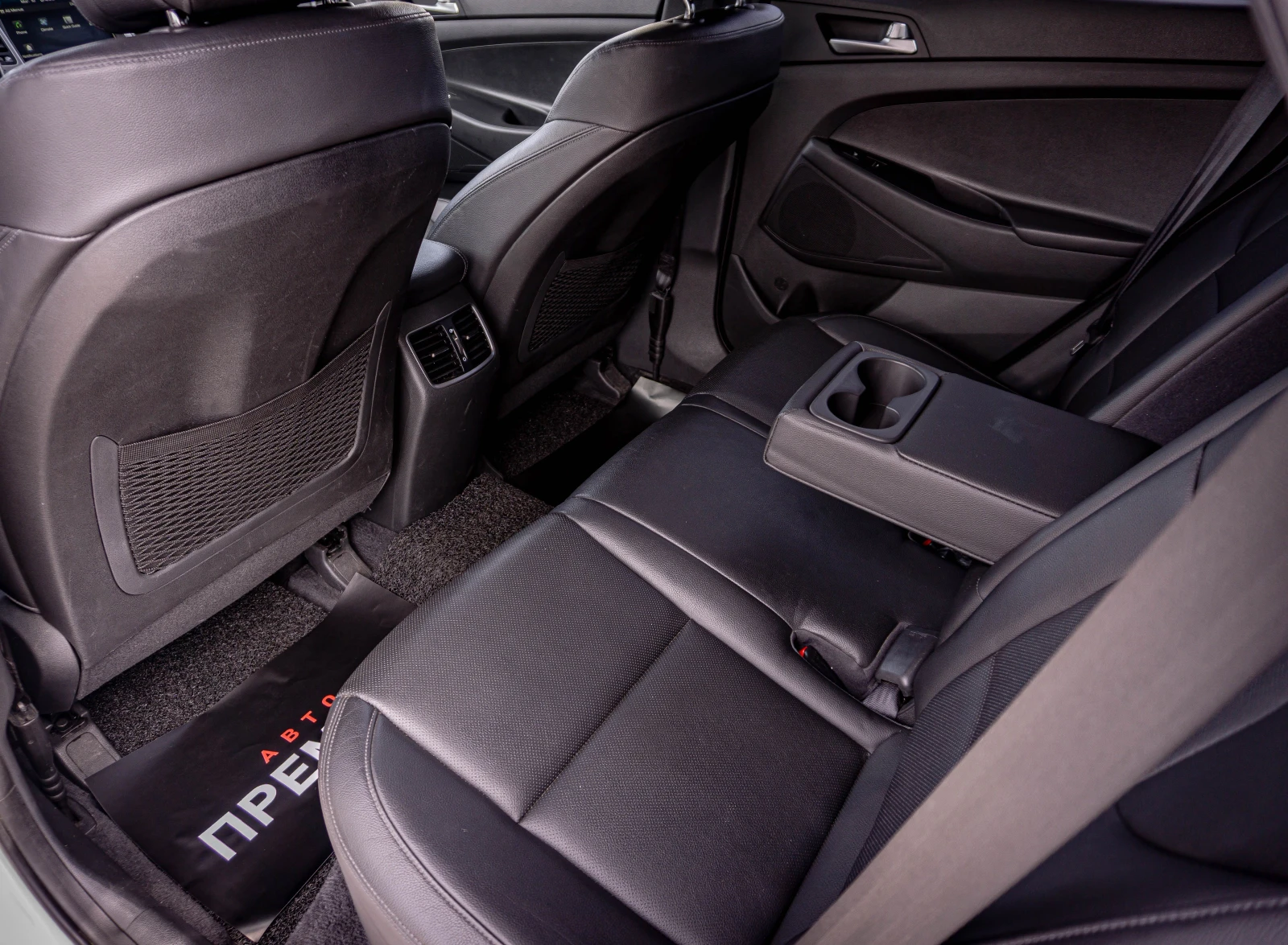 Hyundai Tucson 2.0CRDI-4WD-6М.ГАР.РЕАЛНИ КМ., снимка 13 - Автомобили и джипове - 53783216