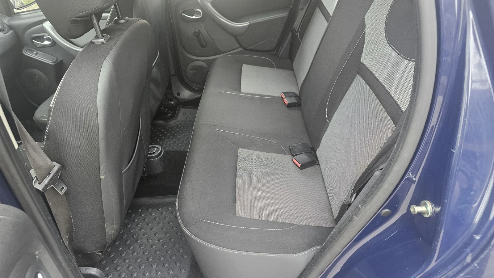 Dacia Duster 1.6i 4x4 | Mobile.bg � ����������� 8