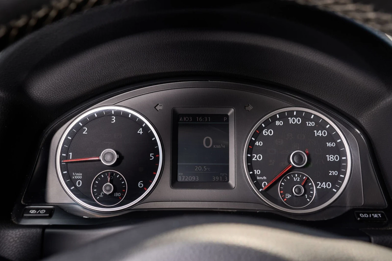 VW Tiguan 2.0TDI * Facelift * 4?4 * Цялостна история , снимка 14 - Автомобили и джипове - 54126735