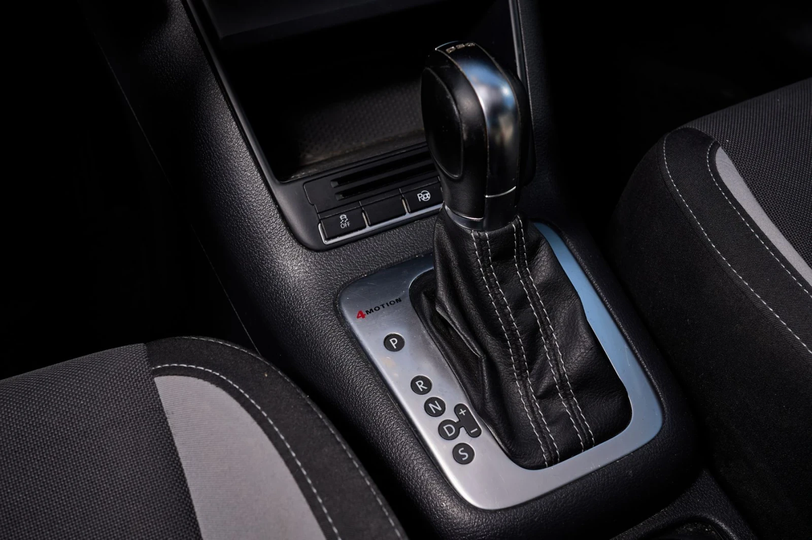 VW Tiguan 2.0TDI * Facelift * 4?4 * Цялостна история , снимка 13 - Автомобили и джипове - 54126735