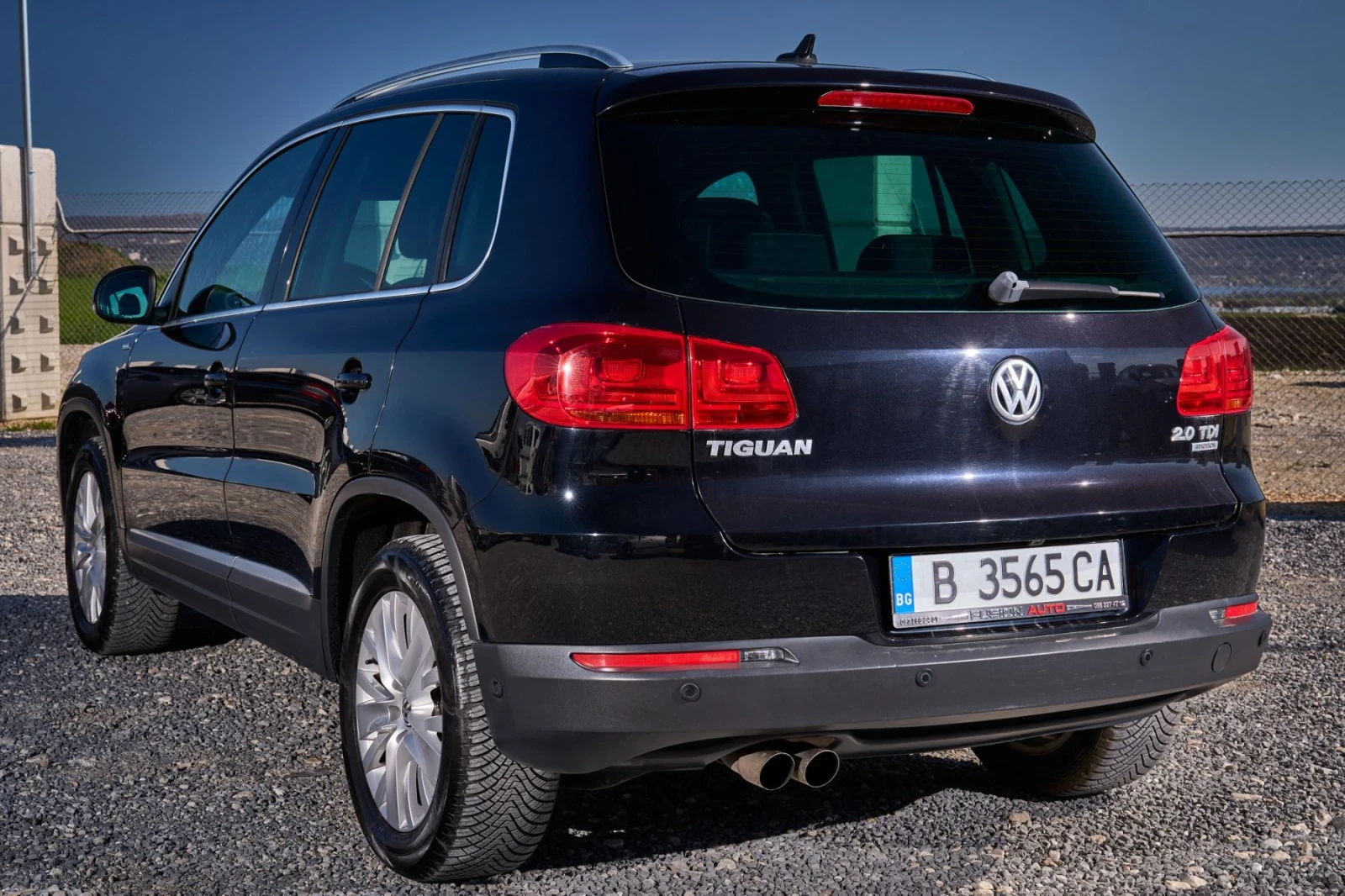 VW Tiguan 2.0TDI * Facelift * 4?4 * Цялостна история , снимка 4 - Автомобили и джипове - 54126735