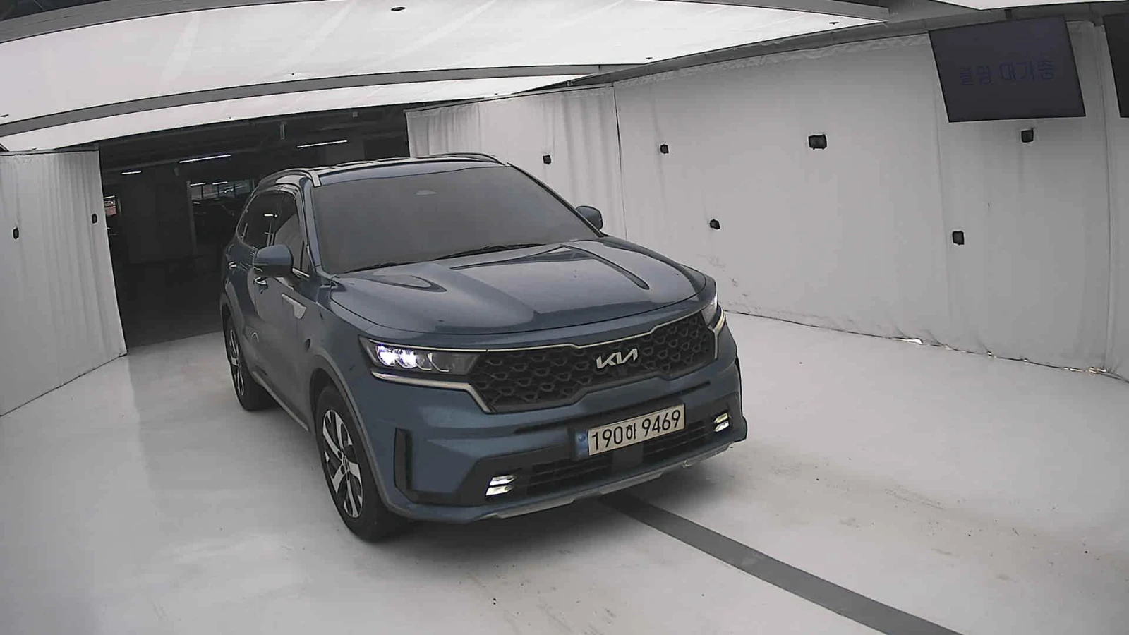 Kia Sorento 2.2 CRDI - OЧАКВАН ВНОС, снимка 3 - Автомобили и джипове - 54621563