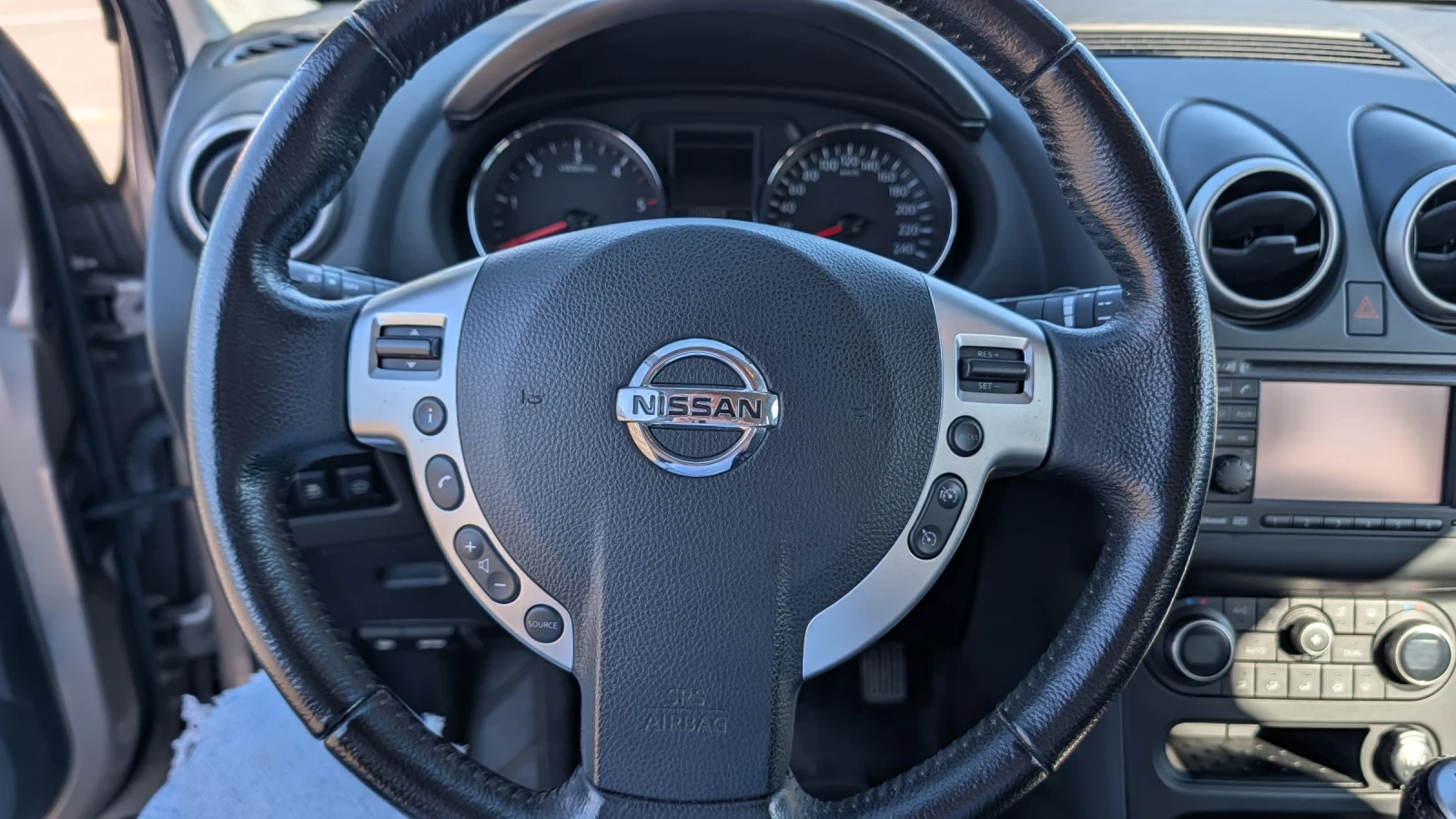 Nissan Qashqai 1.6 DCI 4х4, снимка 10 - Автомобили и джипове - 56135961