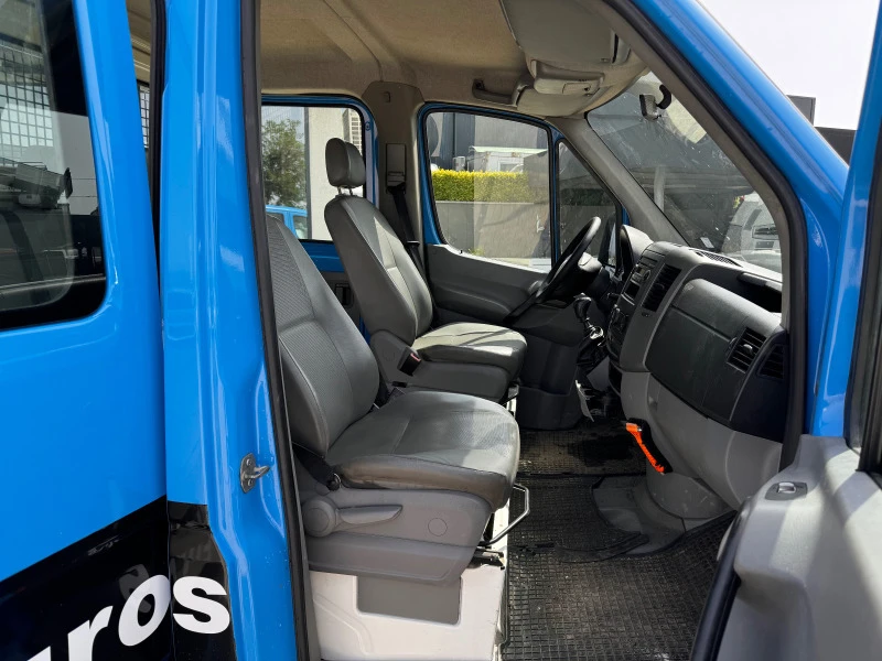 VW Crafter 2.5TDI 6-местен Клима , снимка 8 - Бусове и автобуси - 46440368