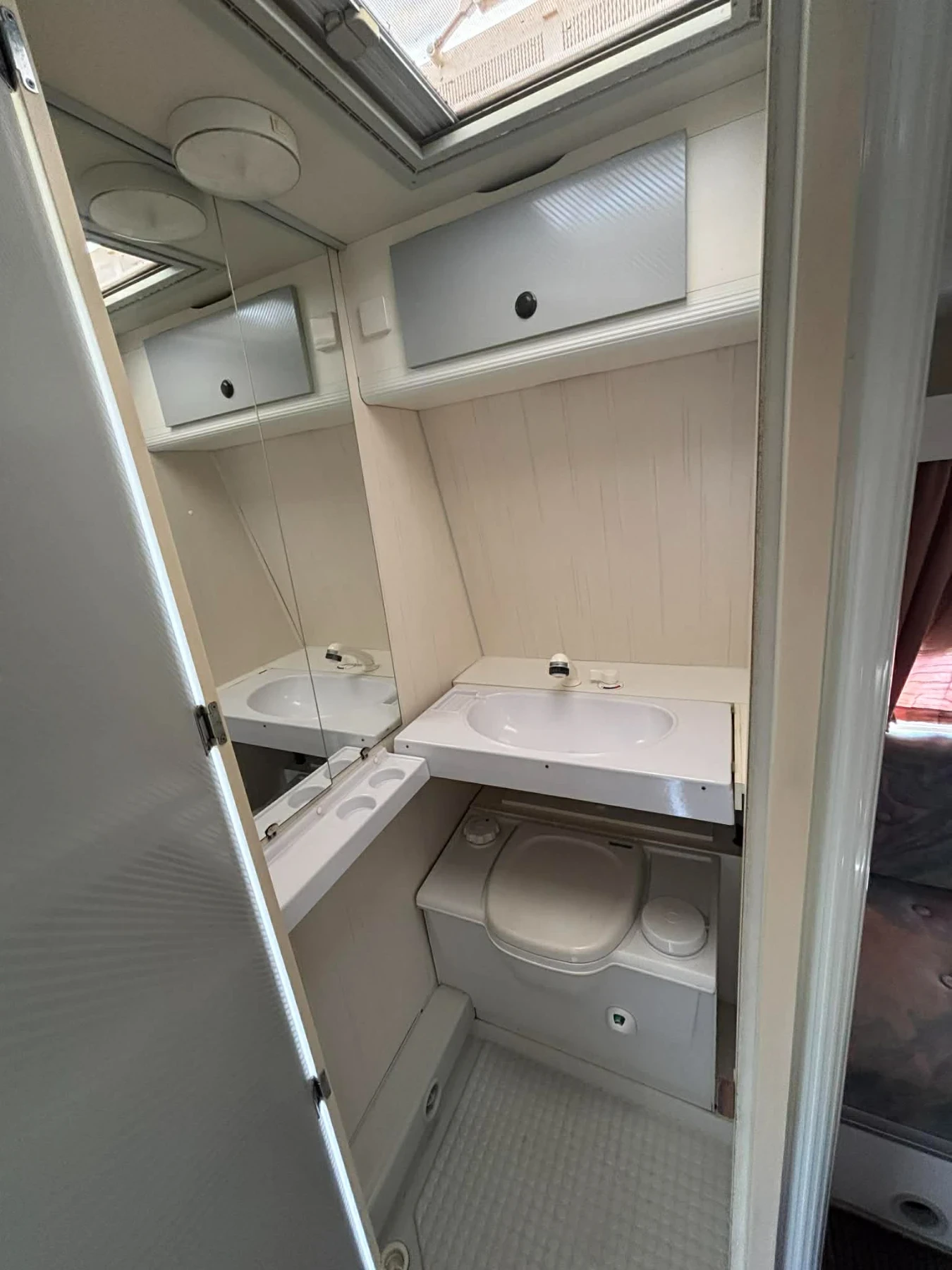 Каравана KIP, снимка 2 - Каравани и кемпери - 53922214