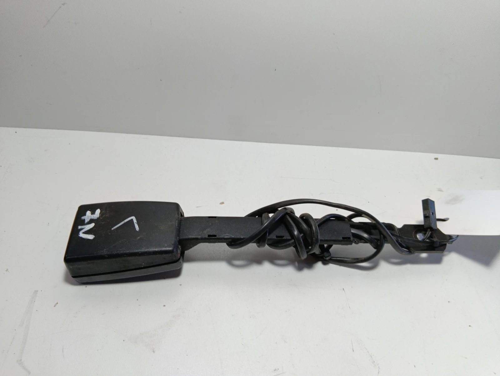 закопчалка колан лява 5N0857755D VW Sharan