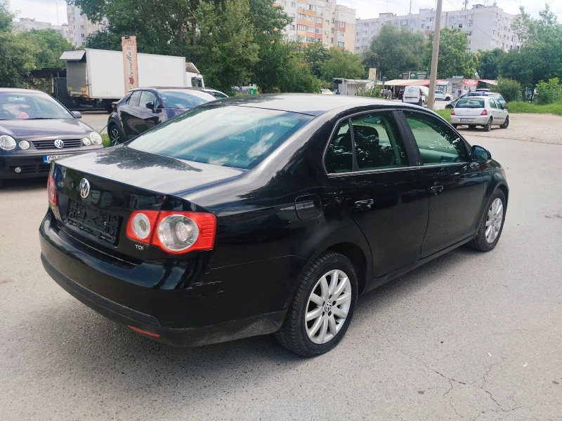 VW Jetta 1.9 TDI Нов внос от Италия!, снимка 6 - Автомобили и джипове - 46073610