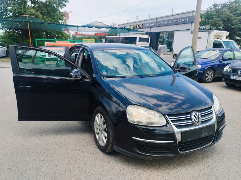 VW Jetta 1.9 TDI Нов внос от Италия!, снимка 8 - Автомобили и джипове - 46073610