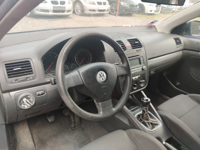 VW Jetta 1.9 TDI Нов внос от Италия!, снимка 11 - Автомобили и джипове - 46073610