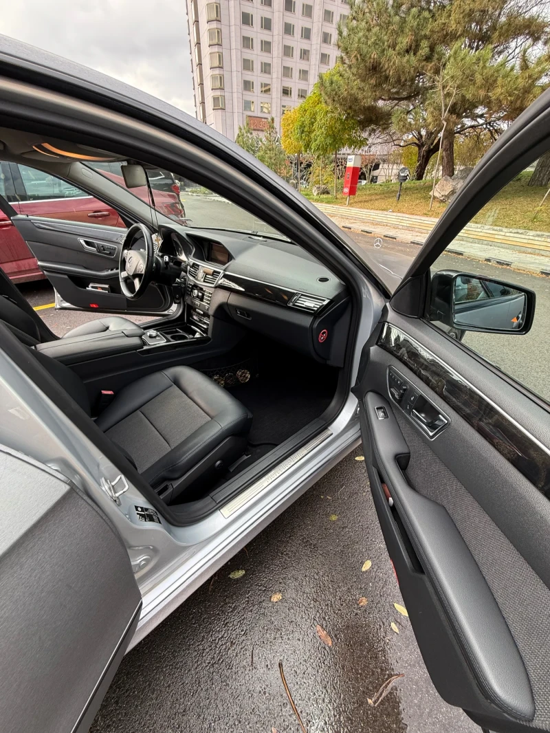 Mercedes-Benz E 350 4 Matic, снимка 12 - Автомобили и джипове - 52650407
