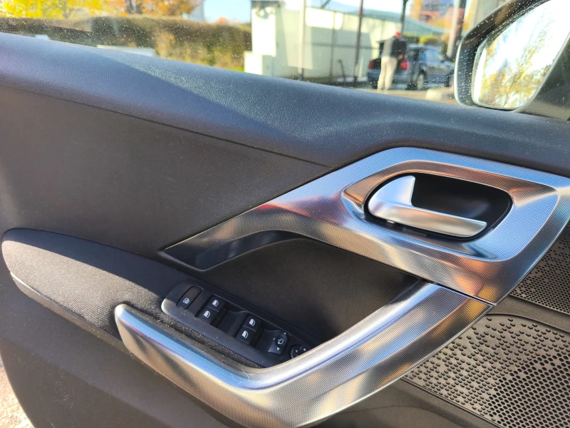 Peugeot 2008, снимка 14 - Автомобили и джипове - 52528152