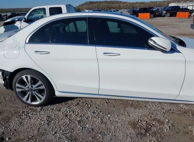 Mercedes-Benz C 300, снимка 4 - Автомобили и джипове - 49270215