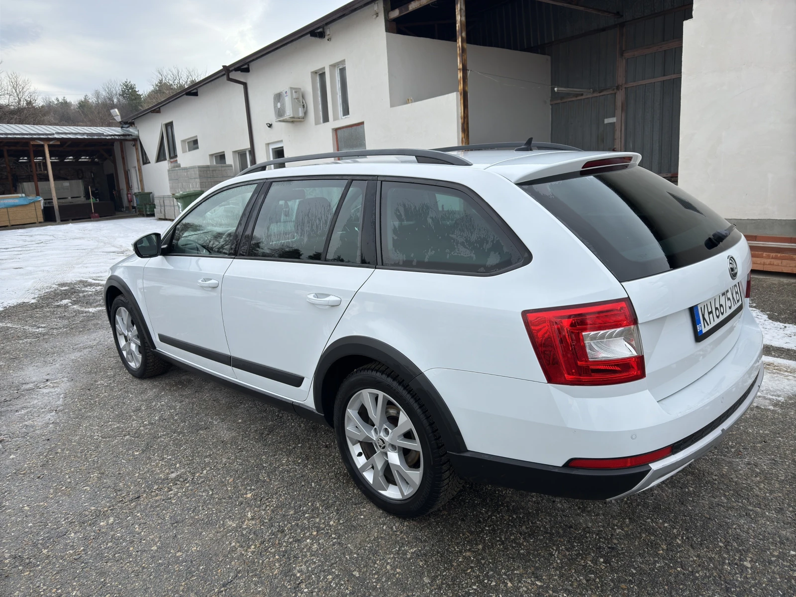 Skoda Octavia SCOUT 2.0TDI 4X4 - изображение 8