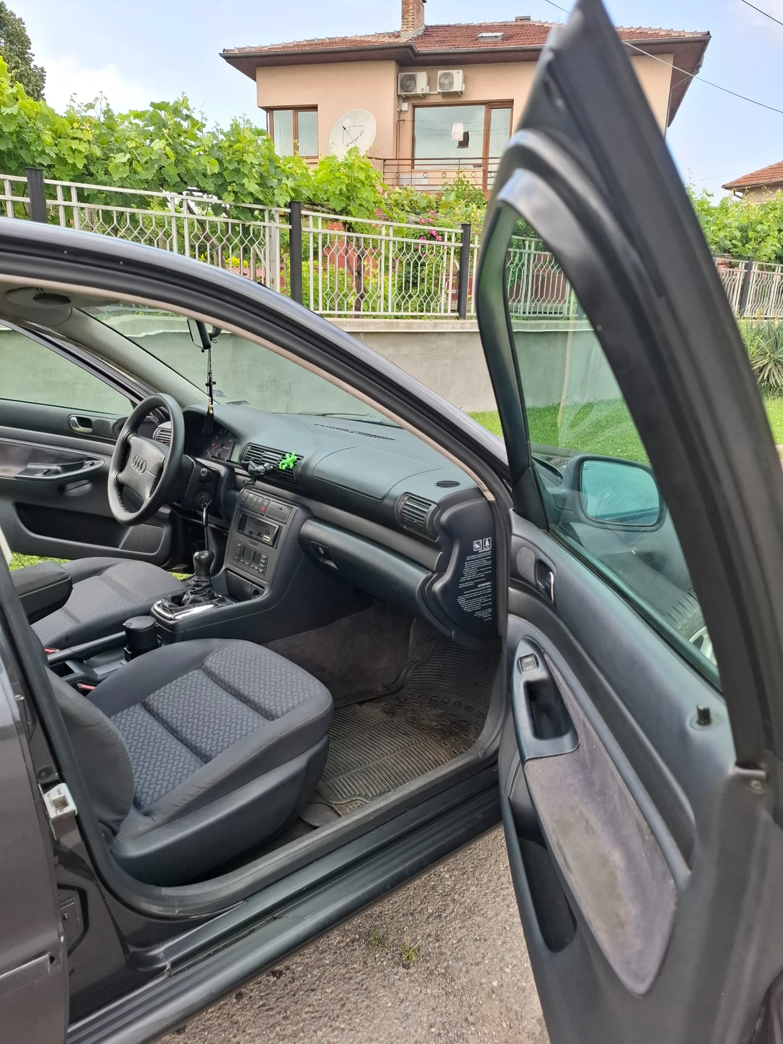 Audi A4 1.8 - изображение 5