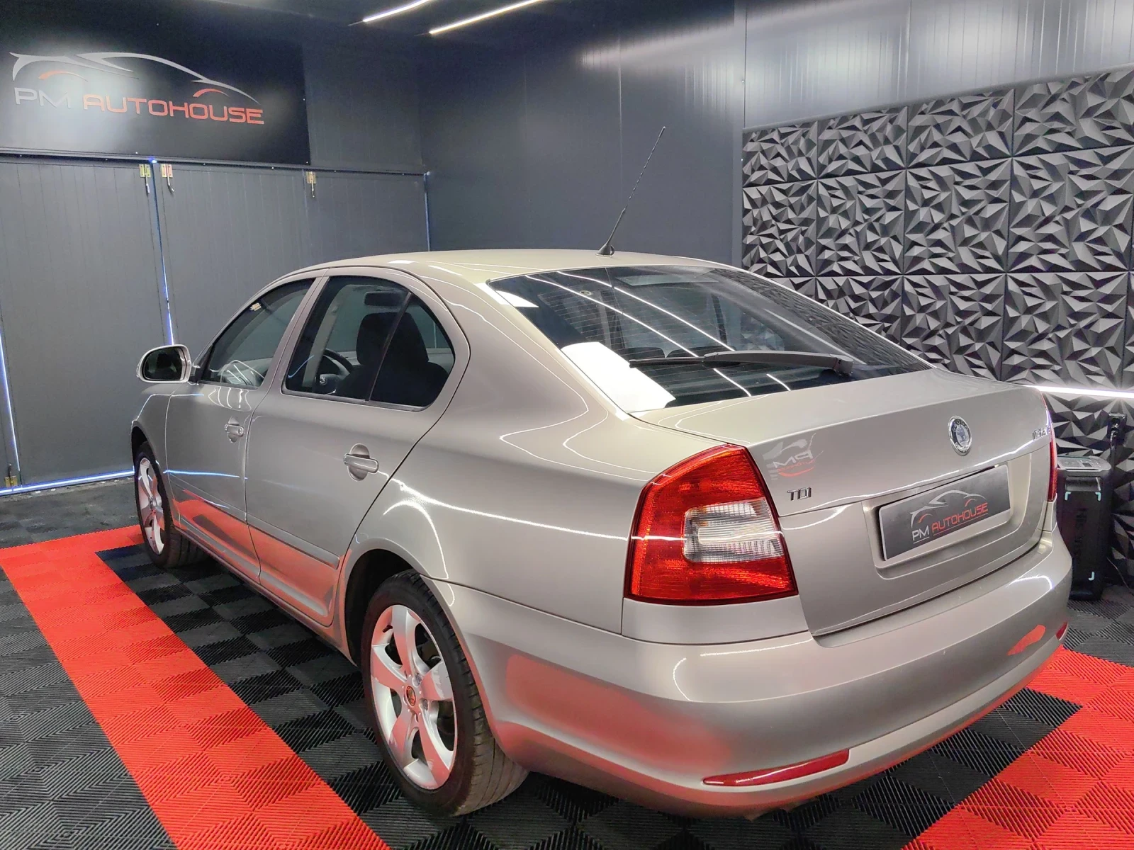 Skoda Octavia 1.9TDI/ЛИЗИНГ/173000KM/ТЕМПОМАТ/КАТО НОВА - изображение 3