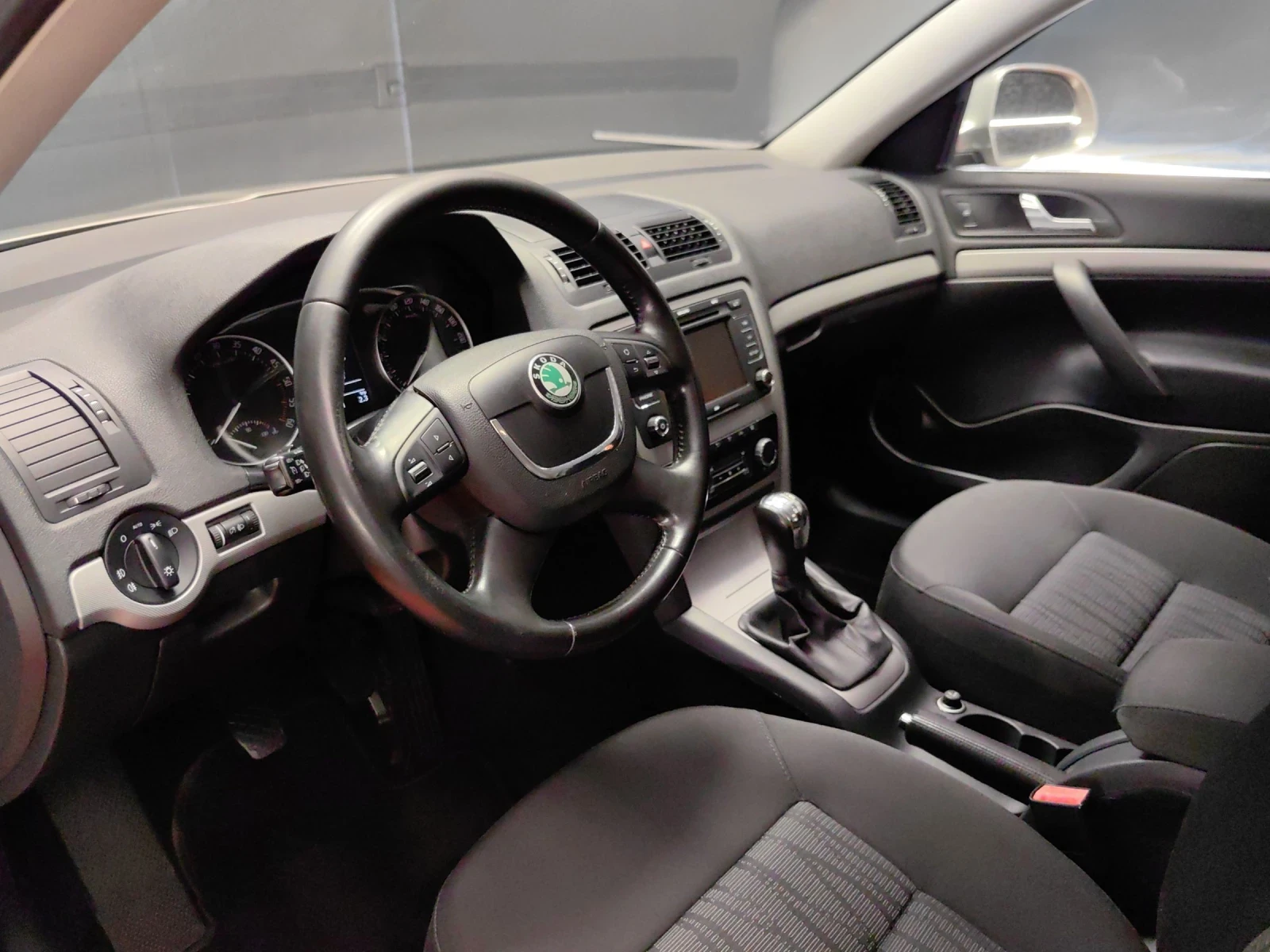 Skoda Octavia 1.9TDI/ЛИЗИНГ/173000KM/ТЕМПОМАТ/КАТО НОВА - изображение 7
