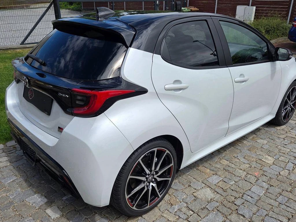 Toyota Yaris 1.5 HEV GR SPORT 131 KC TOP FULL - изображение 5