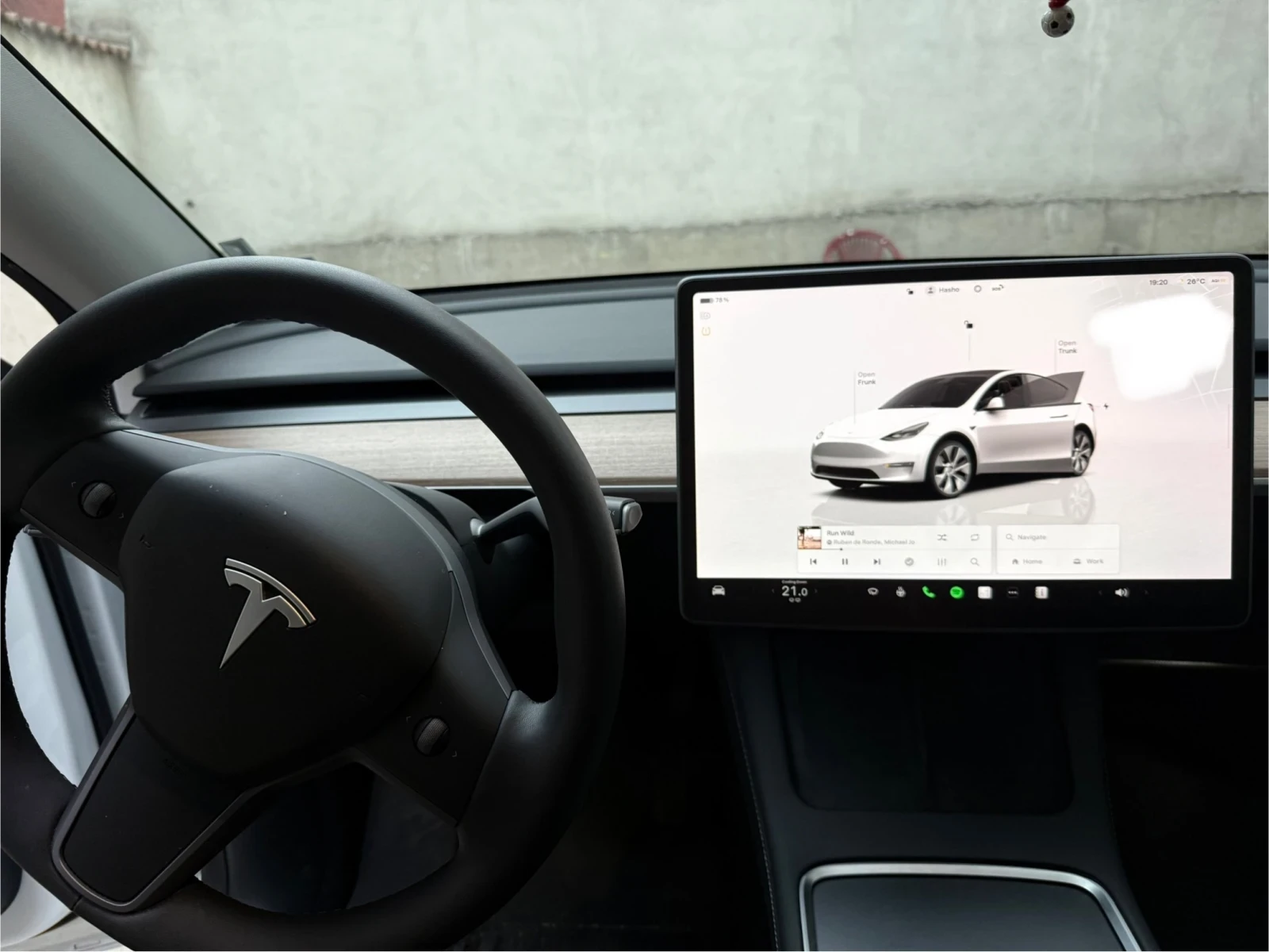 Tesla Model Y Long Range AWD - Първи собственик - изображение 6