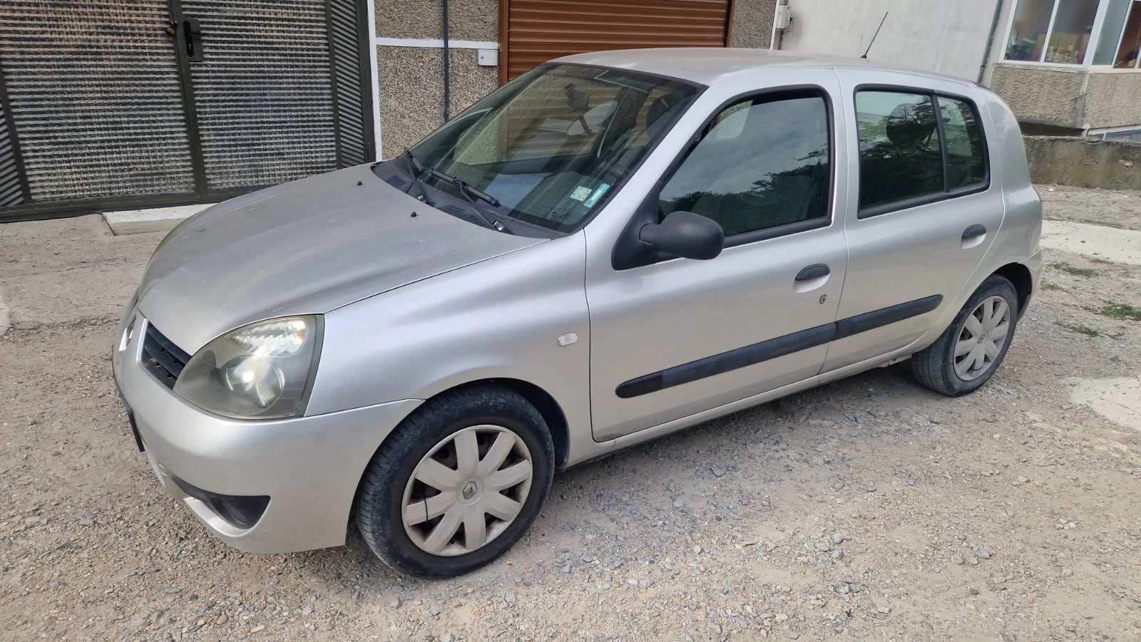 Renault Clio 1.2 АГУ Клима - изображение 2