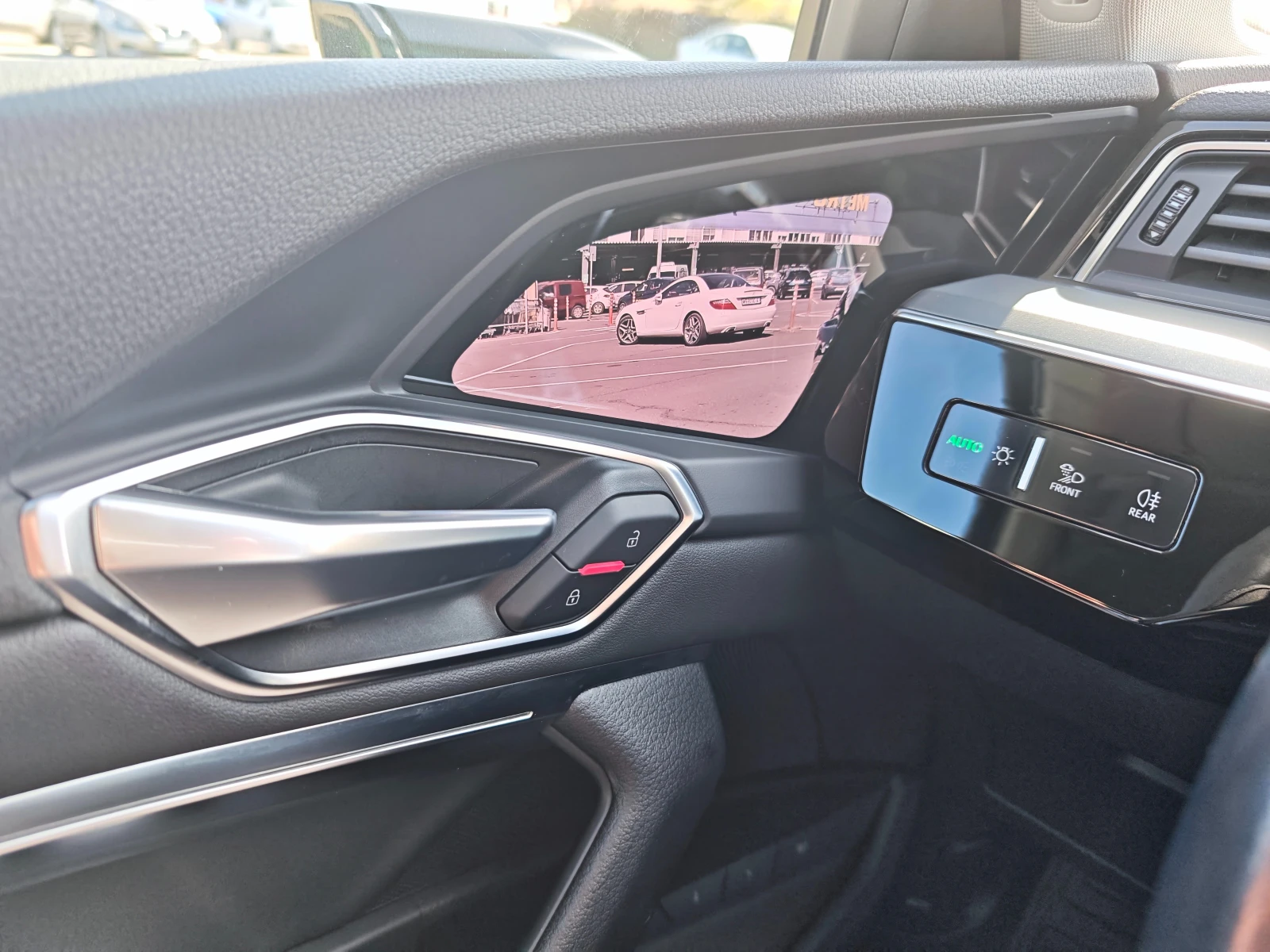 Audi E-Tron 55 Quattro Advanced, 360 камера, снимка 12 - Автомобили и джипове - 53999392