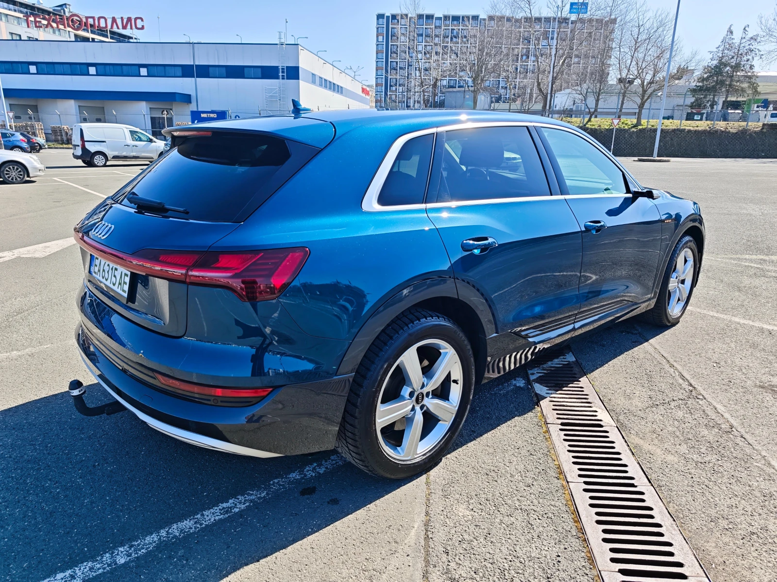 Audi E-Tron 55 Quattro Advanced, 360 камера, снимка 3 - Автомобили и джипове - 53999392