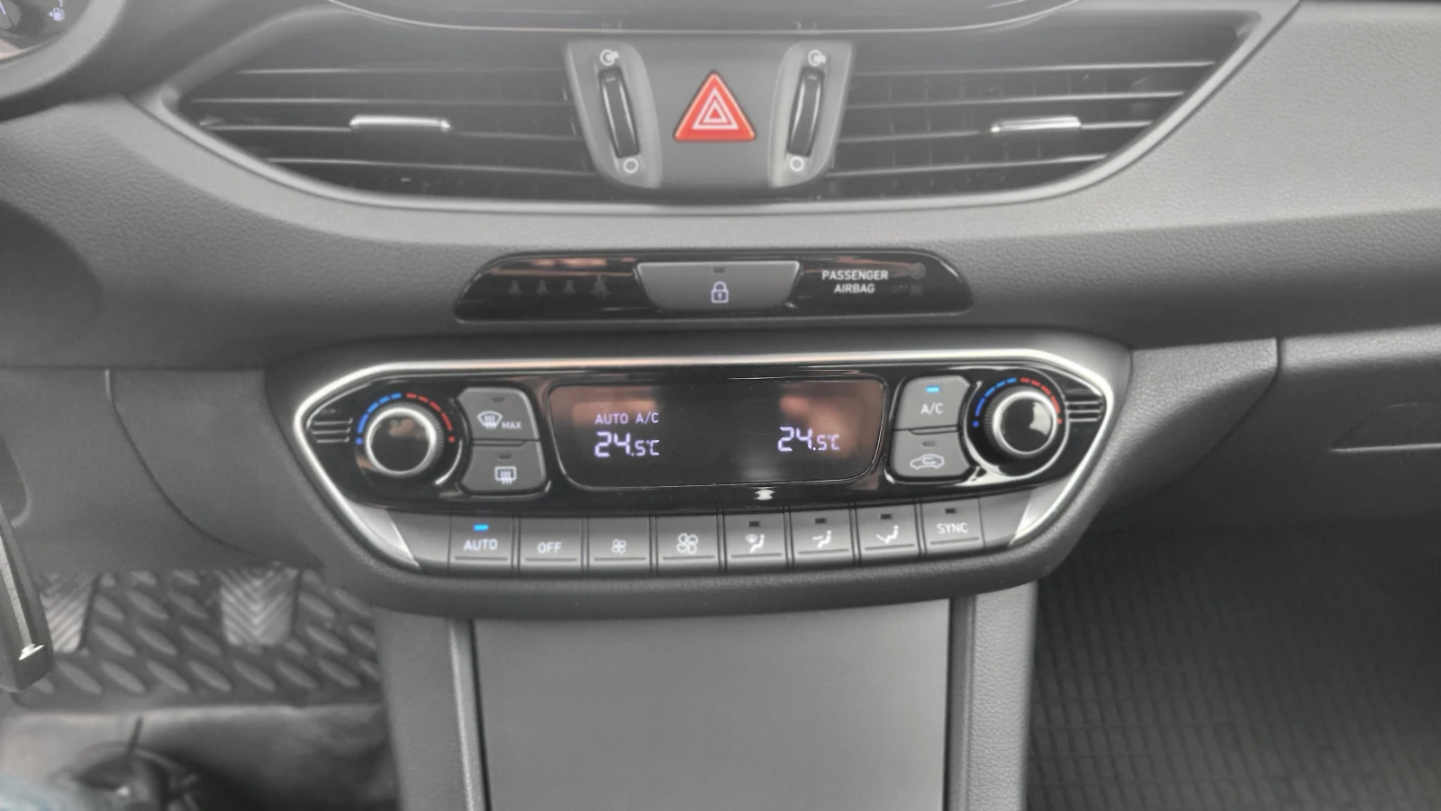 Hyundai I30 1.4i, снимка 11 - Автомобили и джипове - 54079043