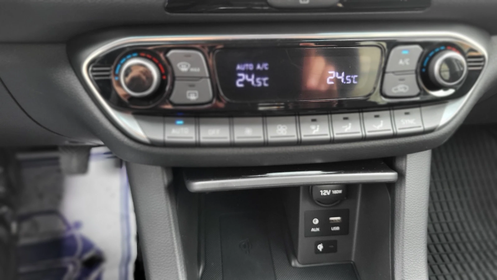 Hyundai I30 1.4i, снимка 8 - Автомобили и джипове - 54079043