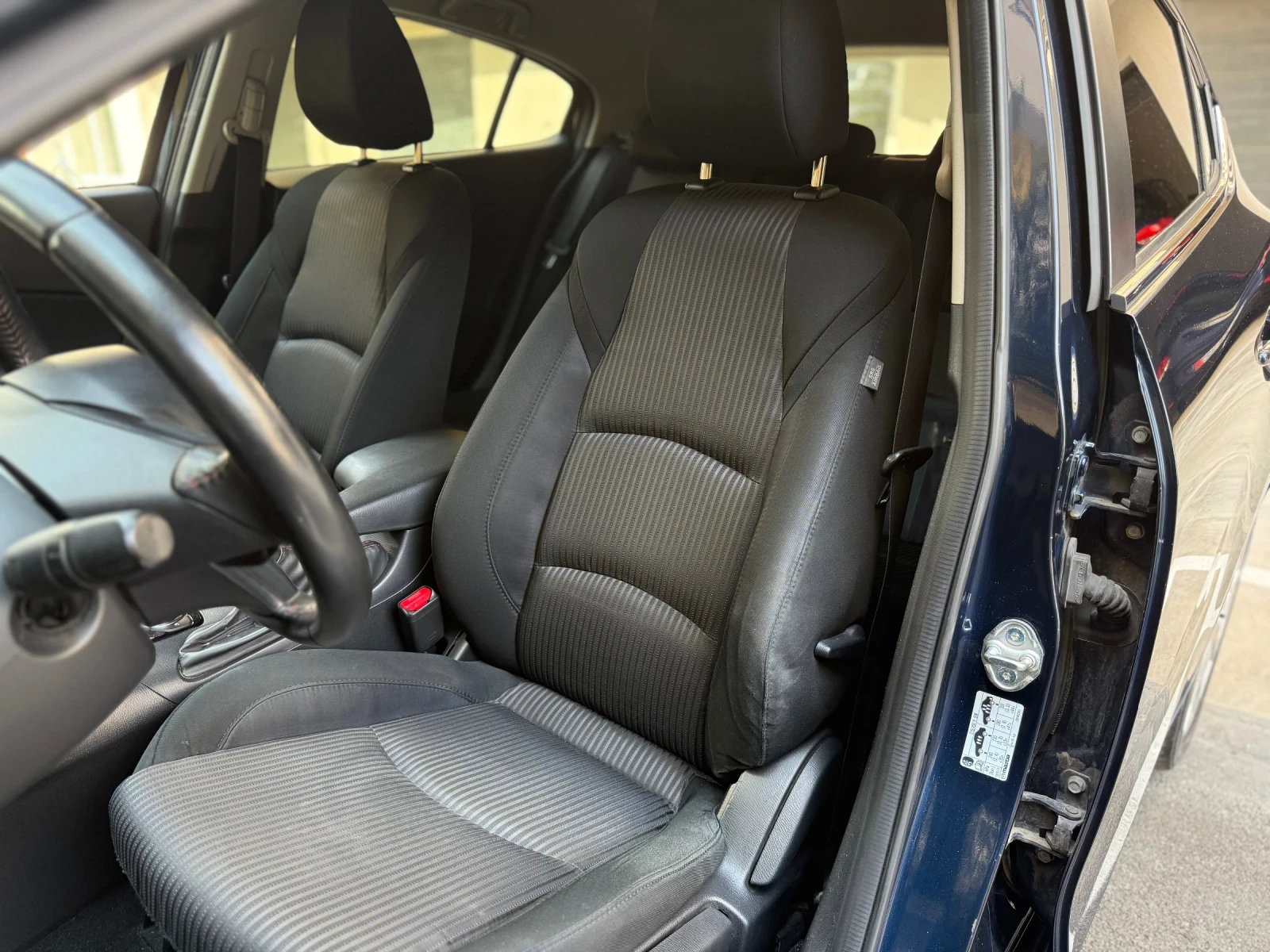 Mazda 3 2.0 Revolution, снимка 9 - Автомобили и джипове - 54468710